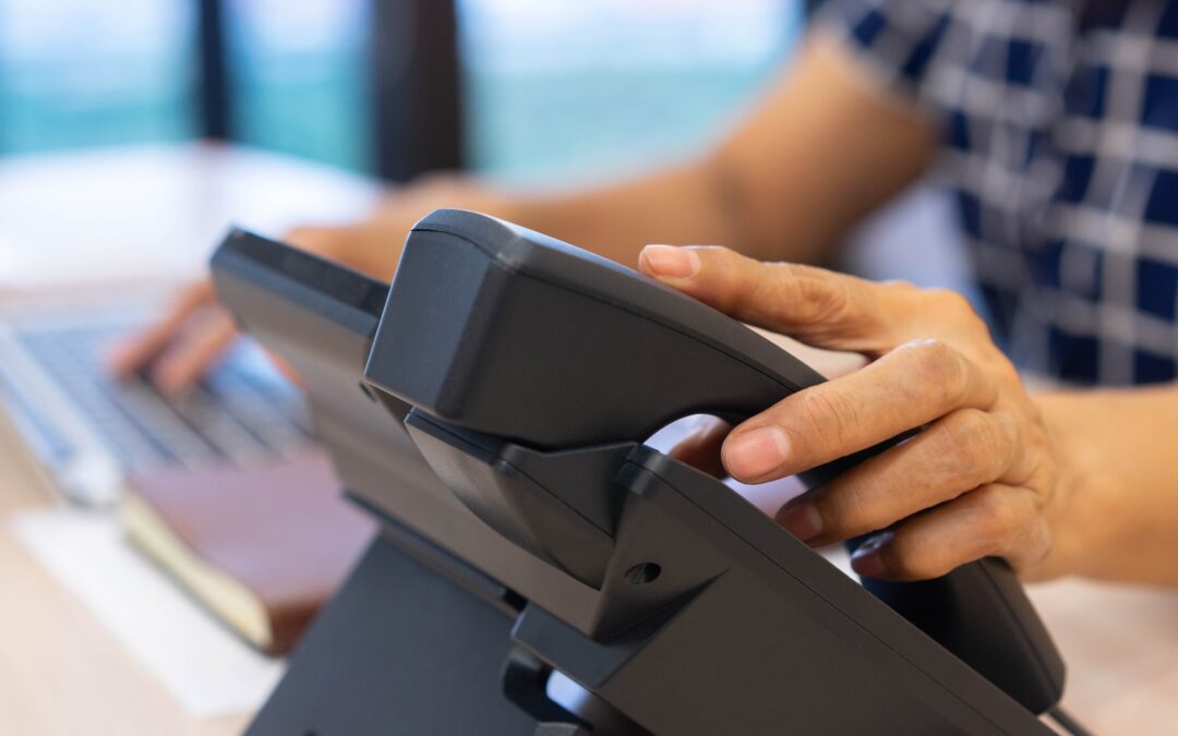 How Do You Answer the Phone Professionally?